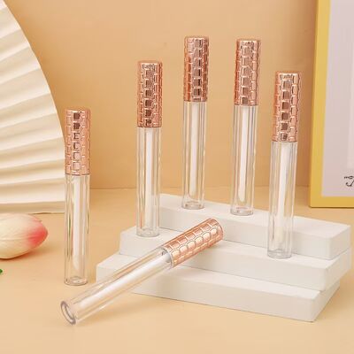 도매 4.5ml 플라스틱 립글로스 튜브 (골드 캡 및 화이트 브러시 포함, 빈 화장품 용기)