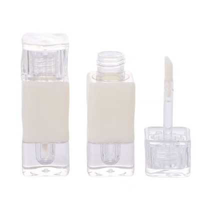 사용자 지정 로고와 2.6ML 용량으로 플라스틱 입술 광택 스틱 빈 튜브 컨테이너