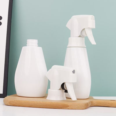 새로운 디자인의 연속 분무 트리거 스프레이, 100-500ml 용량 및 미세 분무 적용을 위한 맞춤형 색상