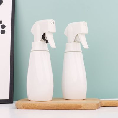 새로운 디자인의 연속 분무 트리거 스프레이, 100-500ml 용량 및 미세 분무 적용을 위한 맞춤형 색상