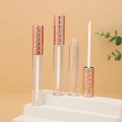 도매 4.5ml 플라스틱 립글로스 튜브 (골드 캡 및 화이트 브러시 포함, 빈 화장품 용기)